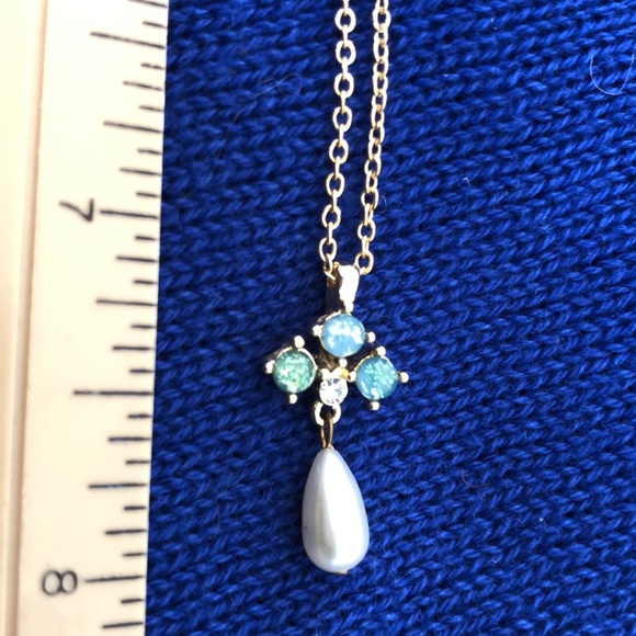 Avon vintage faux pearl drop gold tone necklace - Picture 5 of 6